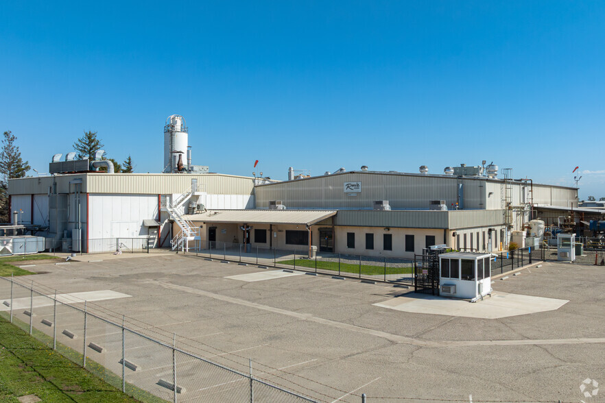 4002 S K St, Tulare, CA à vendre - Photo principale – Image 1 sur 5