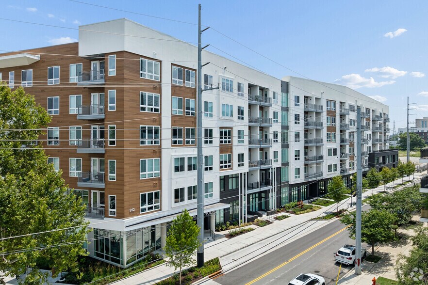912 2nd Ave N, Nashville, TN à louer - Photo de l’immeuble – Image 1 sur 39