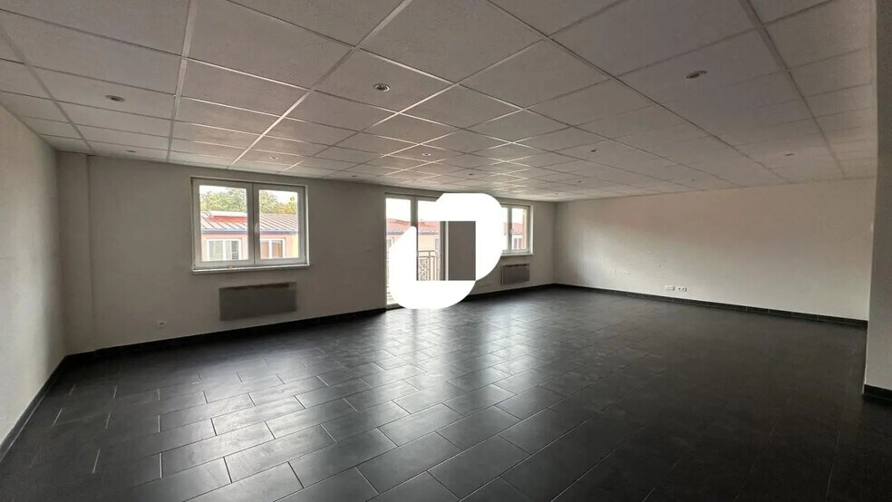 Local d’activités dans Bischwiller à louer - Photo de l’immeuble – Image 2 sur 8