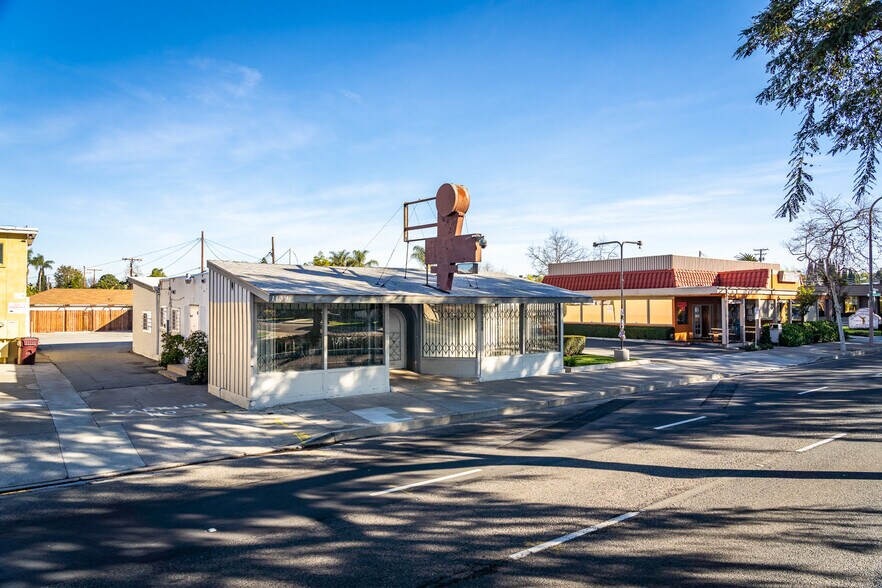 1139 W 17th St, Santa Ana, CA à louer - Photo principale – Image 1 sur 45