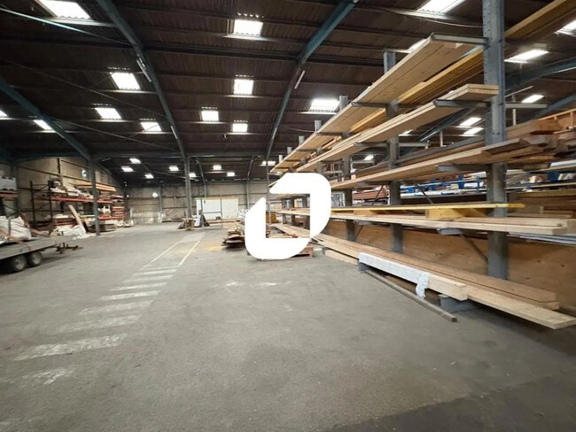 Plus de détails pour Local d'activités à louer