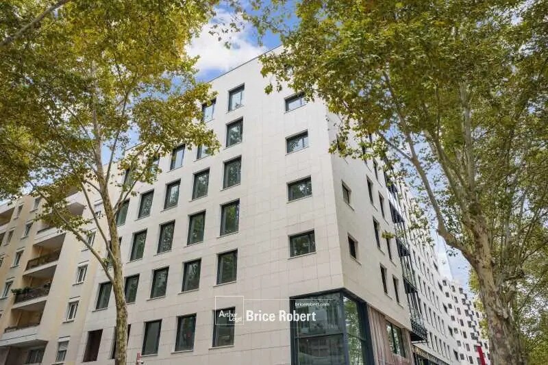 Local d’activités dans Lyon à louer - Photo de l’immeuble – Image 1 sur 32
