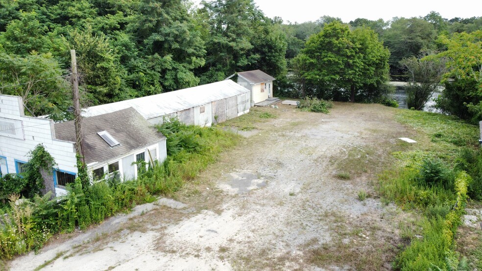 305 W Main, Riverhead, NY à vendre - Photo de l’immeuble – Image 3 sur 11