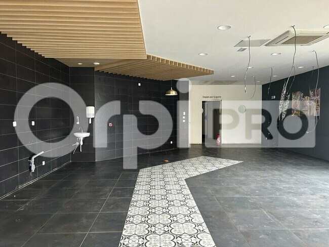 Plus de détails pour Local commercial à vendre