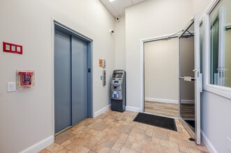 4 Weber Ave, Malverne, NY à louer Photo intérieure– Image 1 sur 12