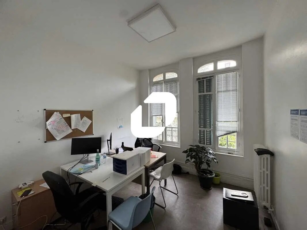 Bureau dans Malakoff à louer Photo de l’immeuble– Image 1 sur 13