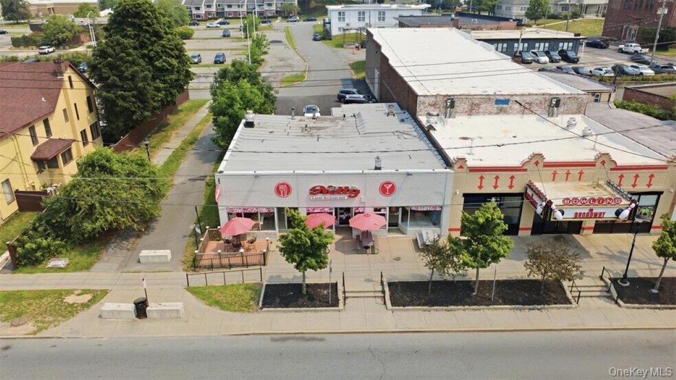 500 Broadway, Monticello, NY à vendre - Photo de l’immeuble – Image 2 sur 7