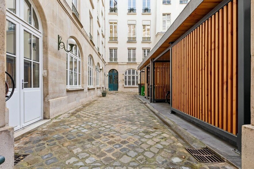 18 Rue De L'Arcade, Paris à louer - Photo de l’immeuble – Image 3 sur 9