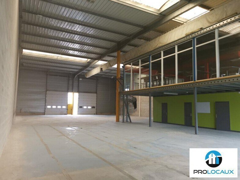 Local d’activités dans Compiègne à louer - Photo de l’immeuble – Image 1 sur 3