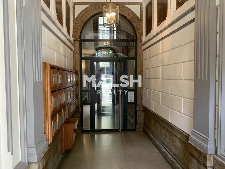 Bureau dans Lyon à louer - Hall d’entrée – Image 3 sur 12