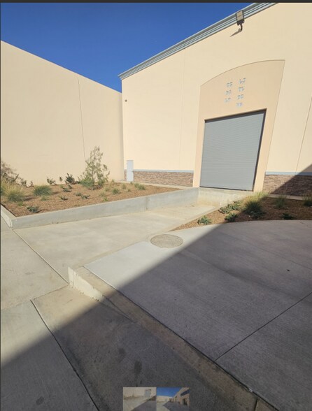 1623 W San Bernardino Rd, West Covina, CA à louer - Photo de l’immeuble – Image 2 sur 6