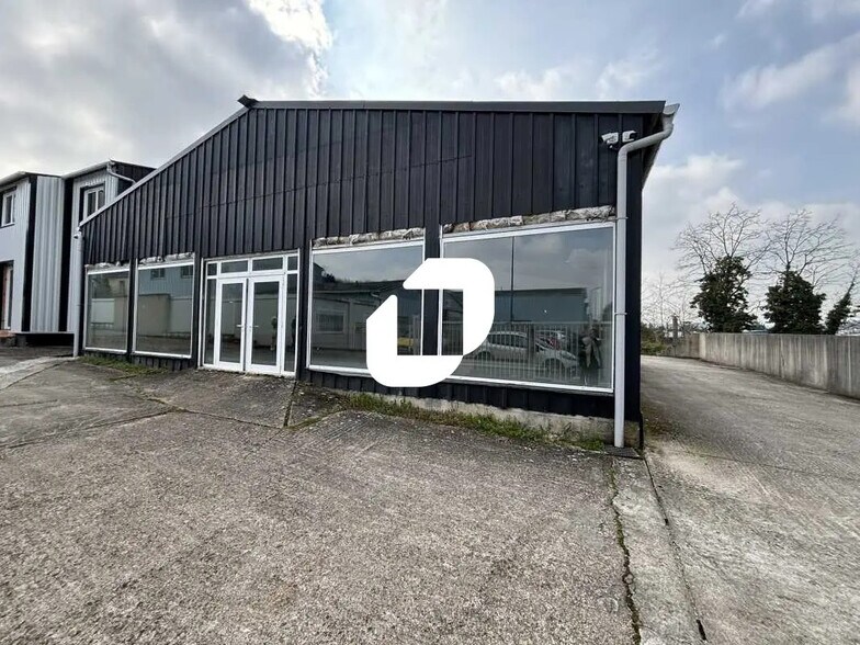 Local d’activités dans Étampes à louer - Photo de l’immeuble – Image 2 sur 12