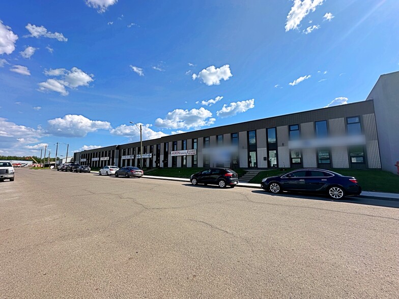 8125 Fraser Av, Fort McMurray, AB à louer - Photo de l’immeuble – Image 3 sur 39