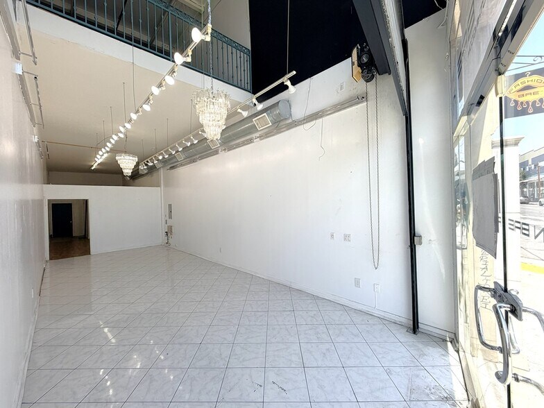 951 Crocker St, Los Angeles, CA à louer - Photo intérieure – Image 3 sur 13