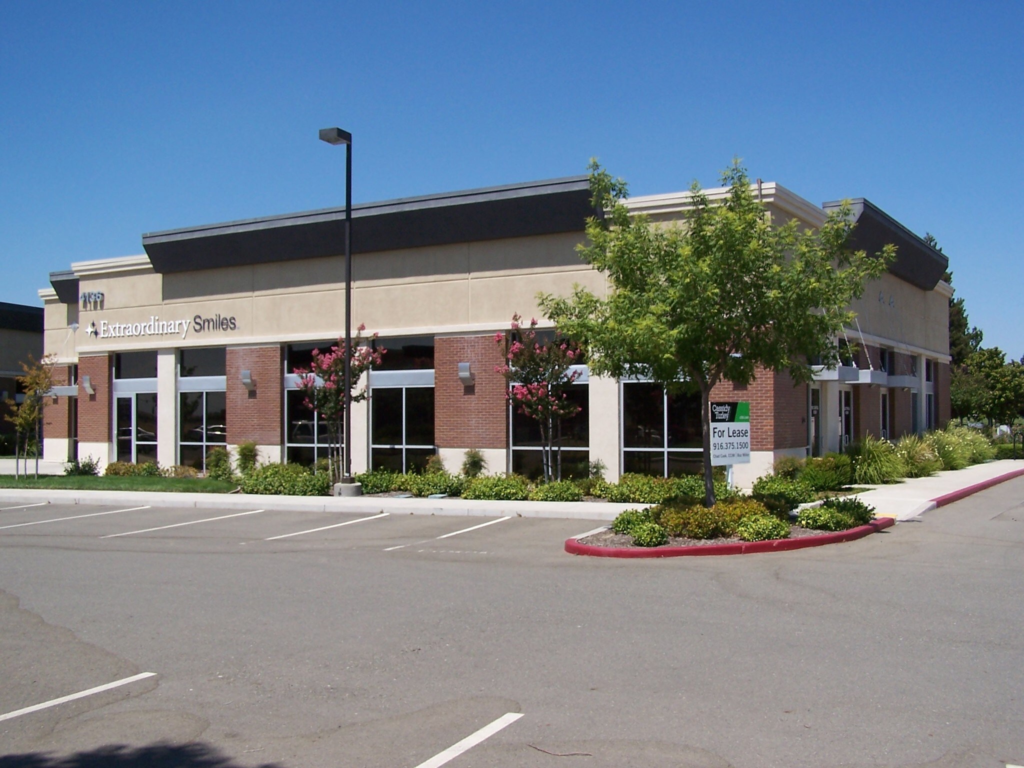 4136 E Commerce Way, Sacramento, CA à louer Photo de l’immeuble– Image 1 sur 8