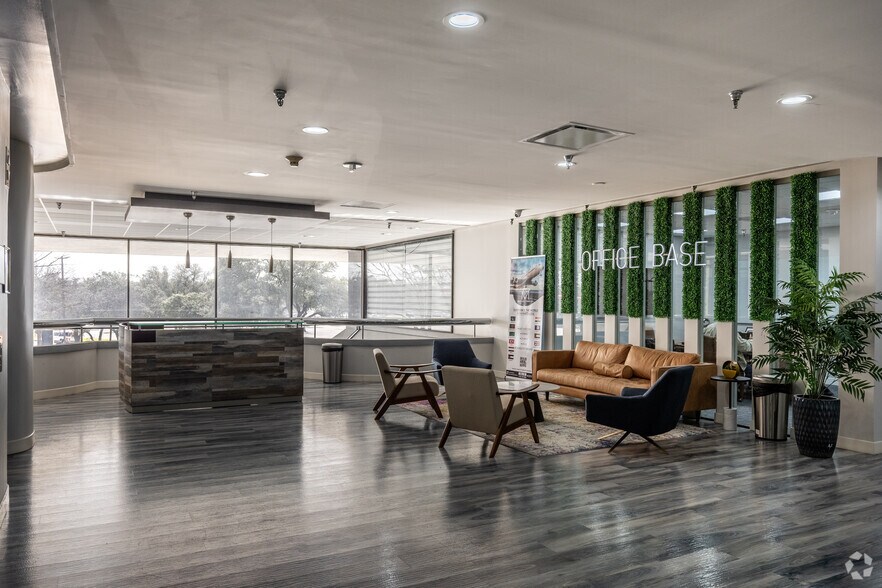 555 Republic Dr, Plano, TX à louer - Photo intérieure – Image 2 sur 12