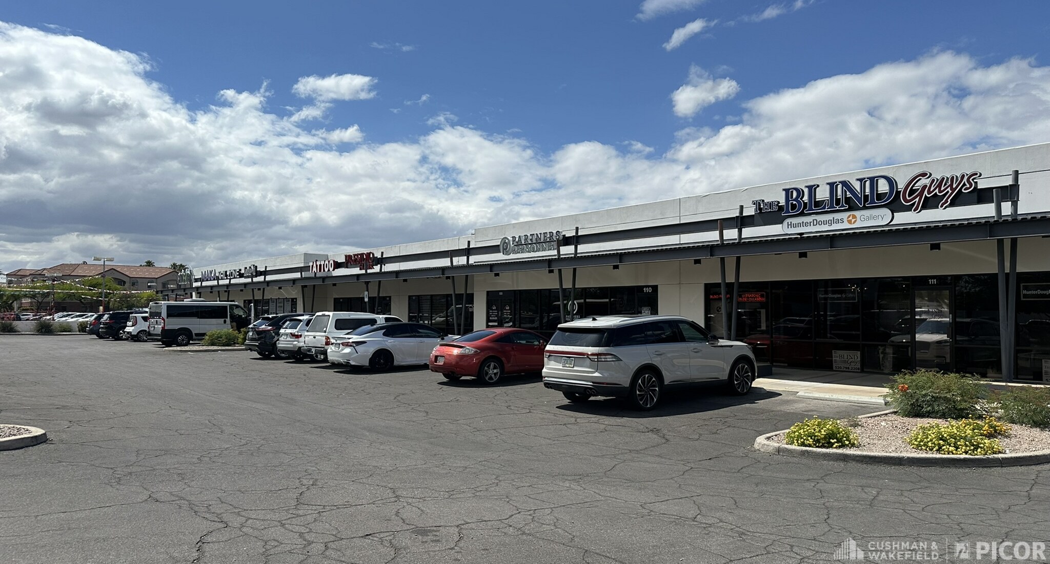 3955 E Speedway Blvd, Tucson, AZ à louer Photo de l’immeuble– Image 1 sur 4