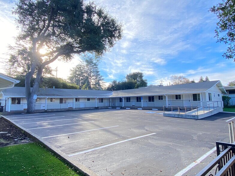 51 Renato Ct, Redwood City, CA à louer - Photo de l’immeuble – Image 3 sur 3