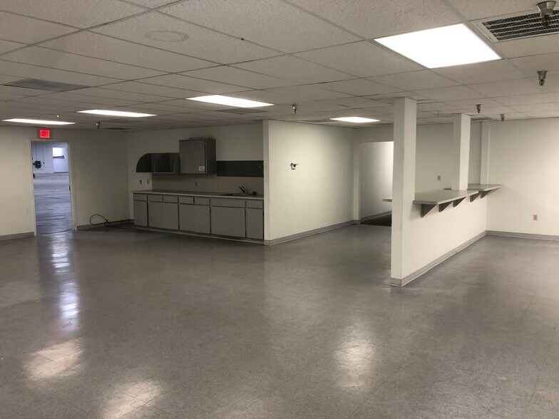 3010 22nd Ave S, Saint Petersburg, FL à louer - Photo de l’immeuble – Image 2 sur 12