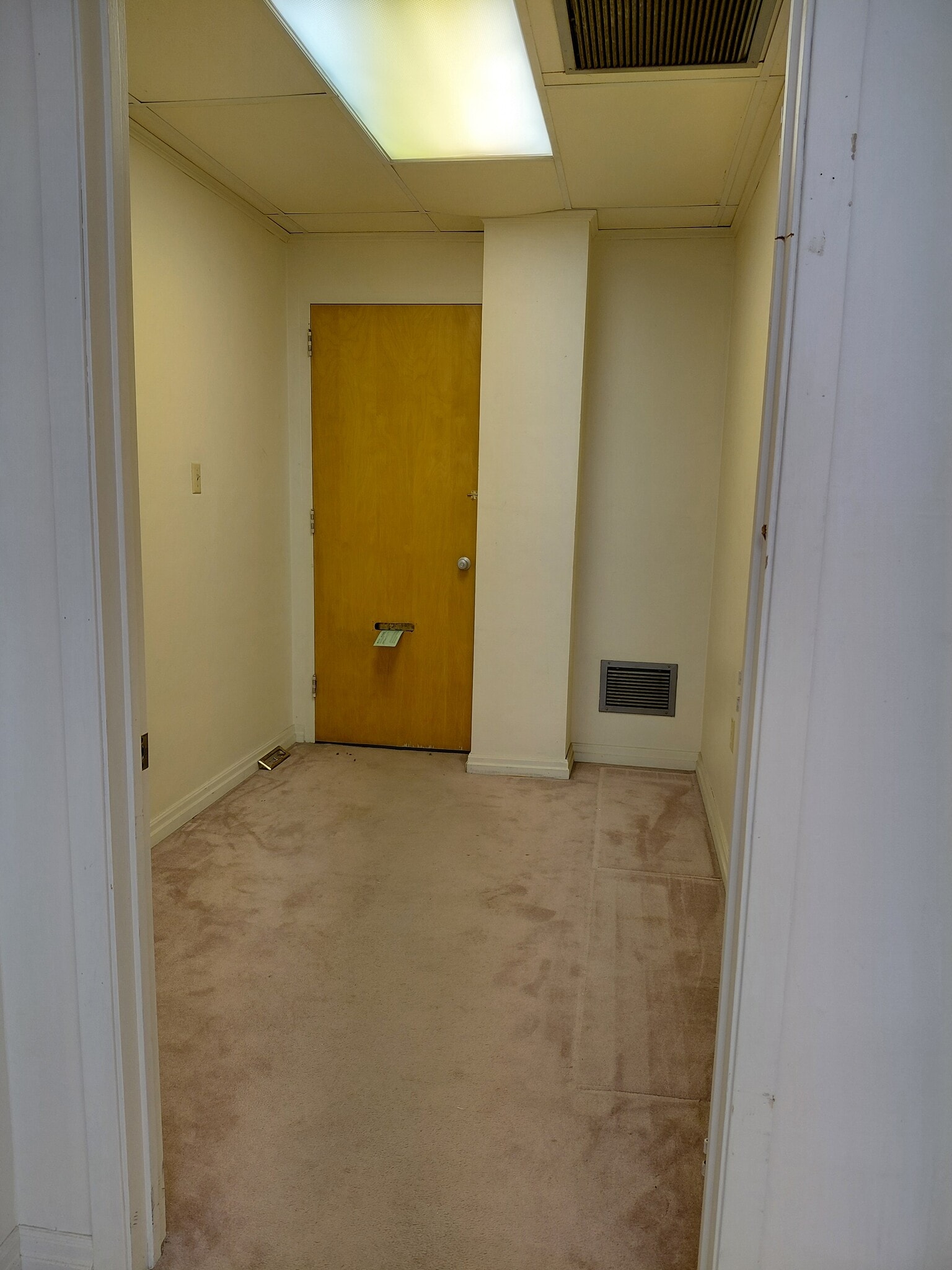217 Wisconsin Ave, Waukesha, WI à louer Photo intérieure– Image 1 sur 4