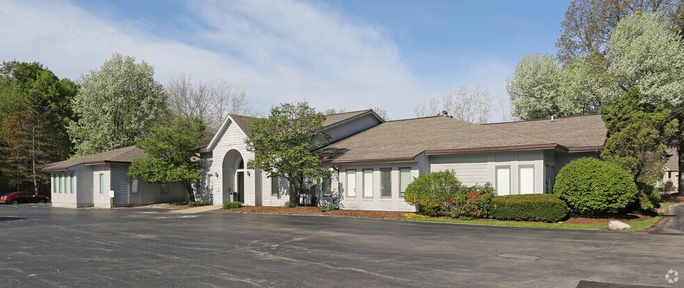 550 Latona Rd, Rochester, NY à louer - Photo principale – Image 3 sur 5