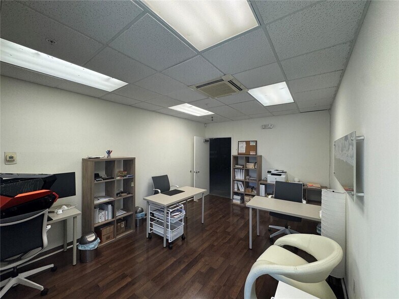 2061 NW 112th Ave, Miami, FL à vendre - Photo de l’immeuble – Image 3 sur 10