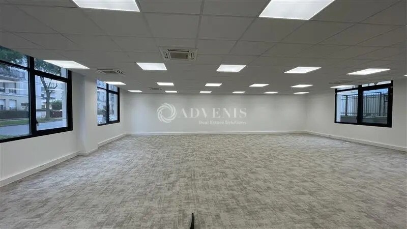 Bureau dans Bussy-Saint-Georges à louer - Photo de l’immeuble – Image 2 sur 11