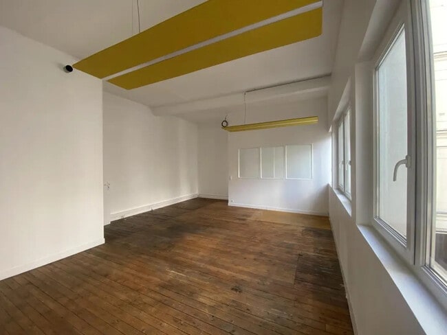 Plus de détails pour Bureau/Local commercial à louer