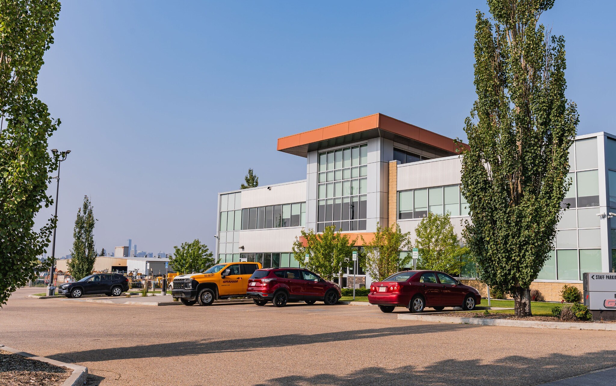 8404 Mcintyre Rd NW, Edmonton, AB à louer Photo de l’immeuble– Image 1 sur 8