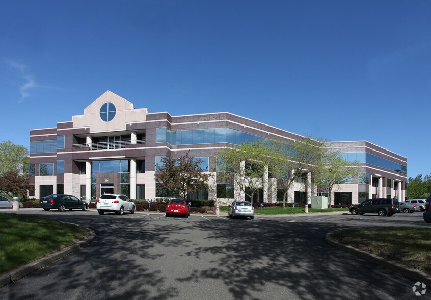 76 Batterson Park Rd, Farmington, CT à louer - Photo de l’immeuble – Image 2 sur 10