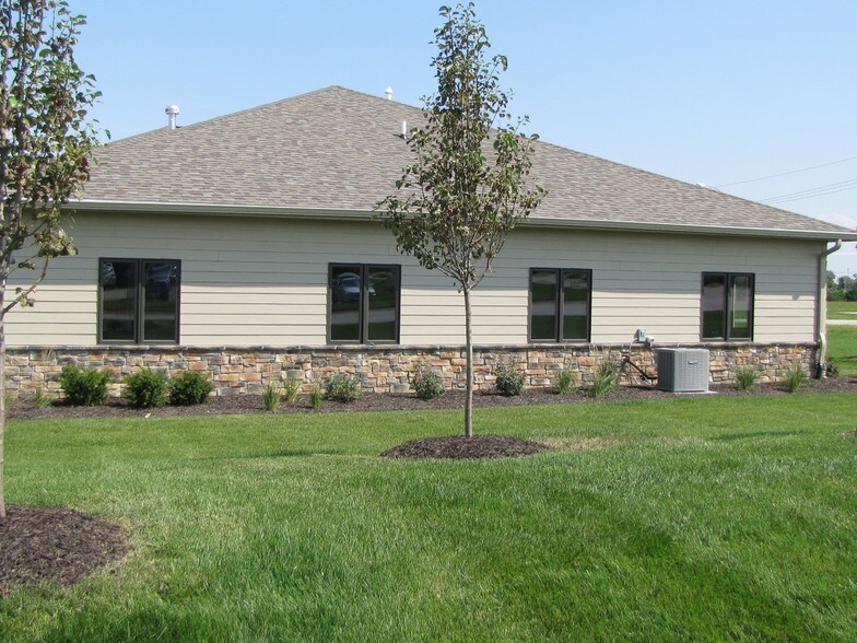 9849 S 168th Ave, Omaha, NE à vendre - Photo de l’immeuble – Image 3 sur 13