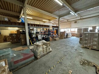 Plus de détails pour Local d'activités à louer