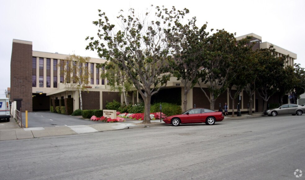 216 Park Rd, Burlingame, CA à louer - Photo principale – Image 1 sur 1