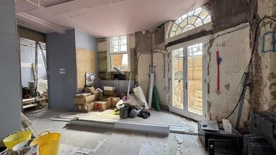 138 Stoke Newington High St, Londres à louer Photo intérieure– Image 2 sur 5