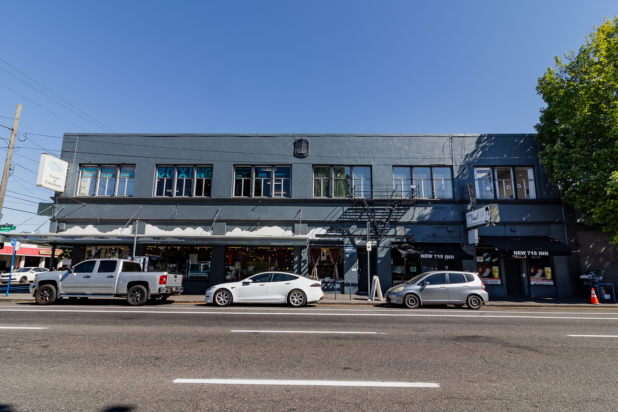 701-707 NE Broadway St, Portland, OR à louer Photo principale– Image 1 sur 9