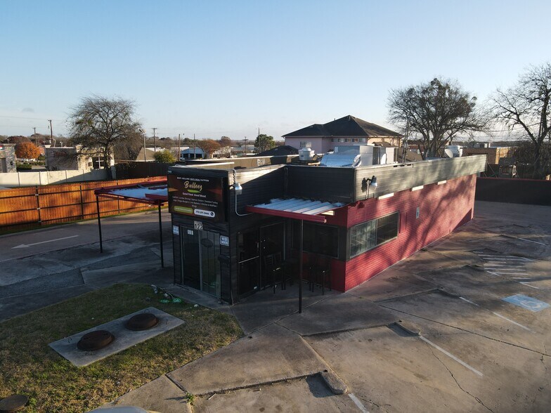 122 S Hampton Rd, DeSoto, TX à vendre - Photo principale – Image 1 sur 8