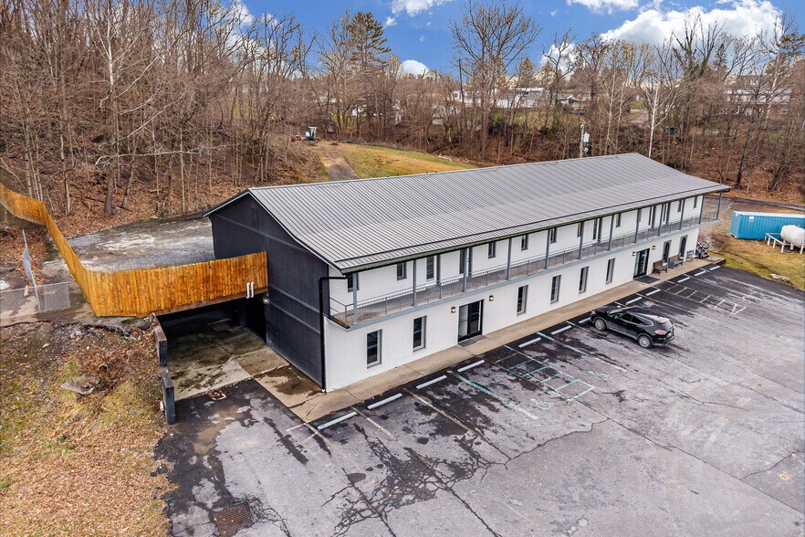417 Holland Ave, Morgantown, WV à louer - Photo de l’immeuble – Image 3 sur 16