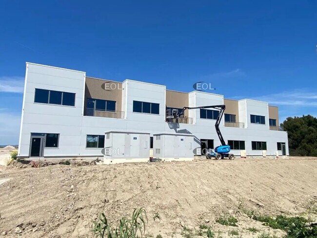 Plus de détails pour Local d’activités à vendre