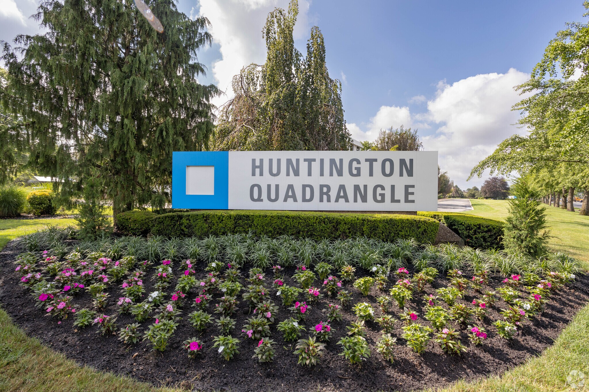 1 Huntington Quadrangle, Melville, NY à louer Photo principale– Image 1 sur 14