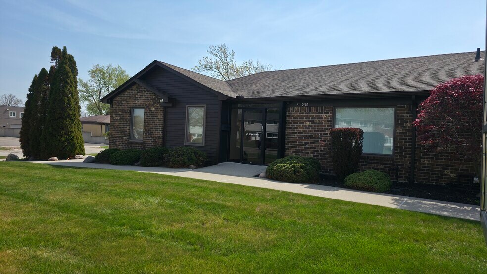 31930-31936 Harper Ave, Saint Clair Shores, MI à louer - Photo de l’immeuble – Image 3 sur 3