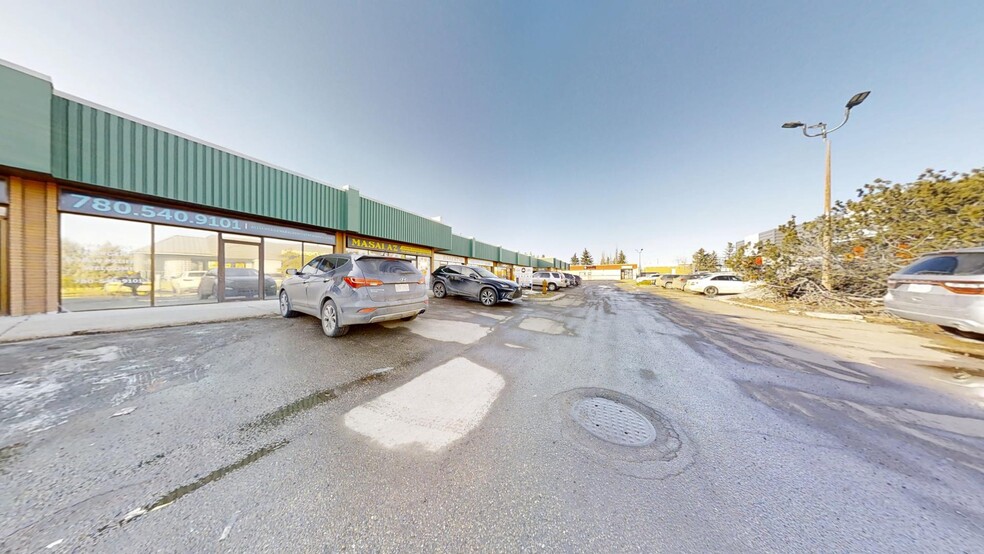 4214 66 St NW, Edmonton, AB à vendre - Photo de l’immeuble – Image 3 sur 47