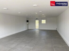 215 Avenue Jean Monnet, Saint-Cannat à louer Photo intérieure– Image 1 sur 3