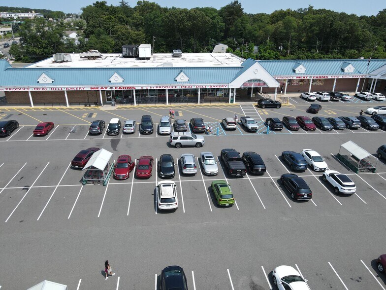300-318 Portion Rd, Ronkonkoma, NY à louer - Photo de l’immeuble – Image 3 sur 13