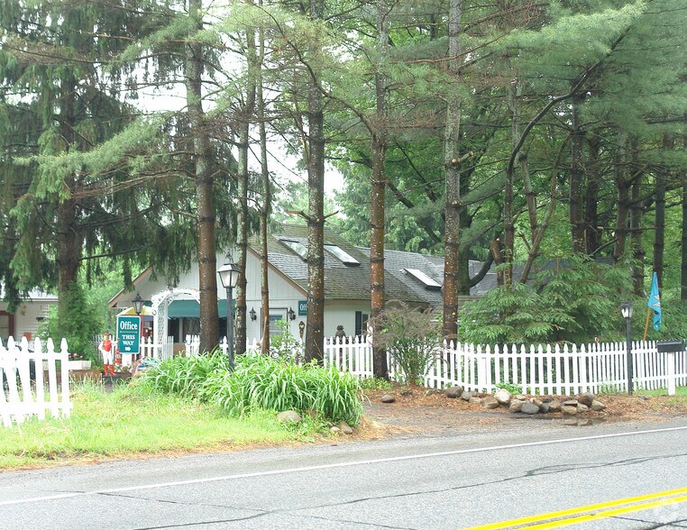 776 Us-9, Gansevoort, NY à vendre - Photo de l’immeuble – Image 2 sur 3
