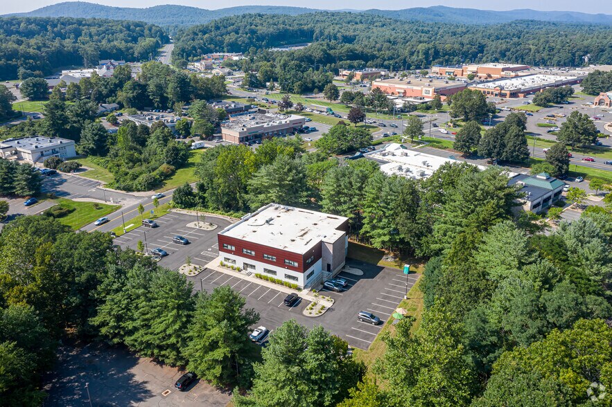 22 Dale Rd, Avon, CT à louer - Aérien – Image 2 sur 5