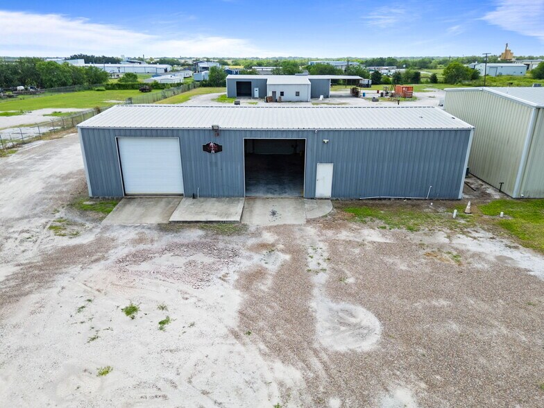 2404 N US Highway 281, Alice, TX à louer - Photo de l’immeuble – Image 3 sur 56