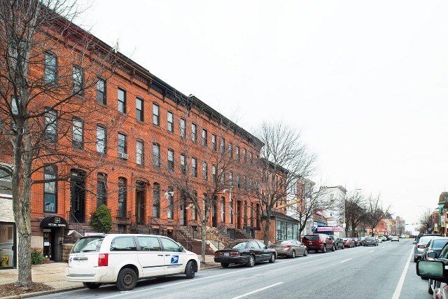 2422 N Charles St, Baltimore, MD à vendre - Photo de l’immeuble – Image 3 sur 17