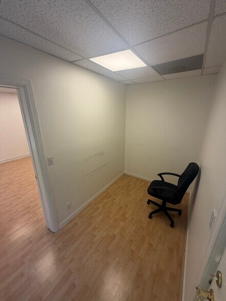 337 S Beverly Dr, Beverly Hills, CA à louer - Photo de l’immeuble – Image 3 sur 9