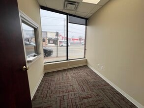 4230-4236 Merrick Rd, Massapequa, NY à louer Hall d’entrée– Image 2 sur 18