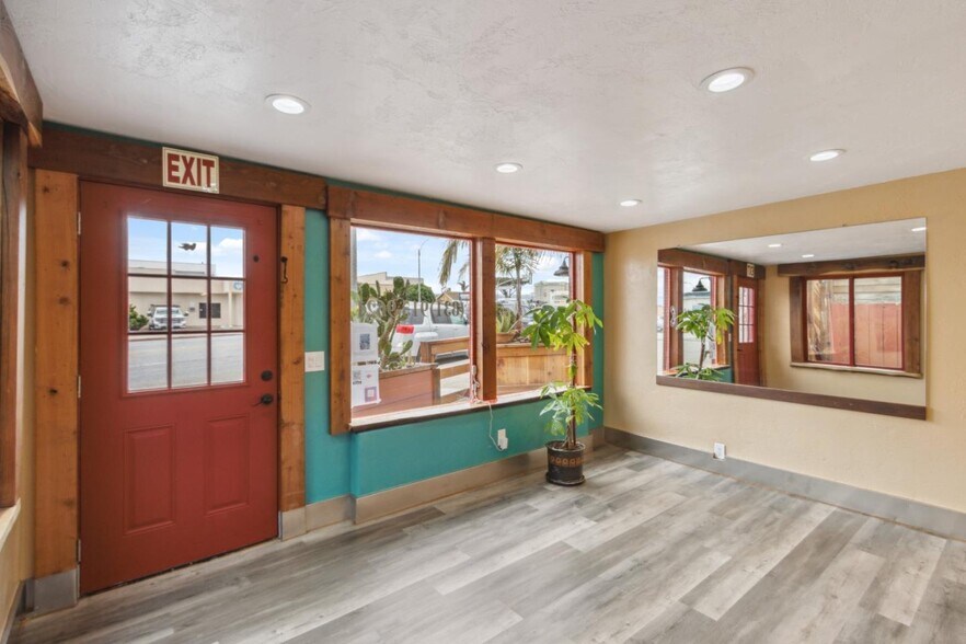 1637 Del Monte Blvd, Seaside, CA à vendre - Photo de l’immeuble – Image 3 sur 28